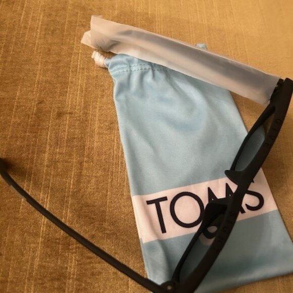 Tom's Brand new Black Matte Sydney Sunglasses - Picture 4 of 4